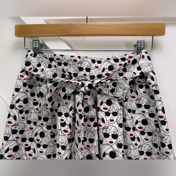 Porridge Anthropologie Graphic Getaway Face Print Midi Skirt Red Lips Size XS - Picture 3 of 10